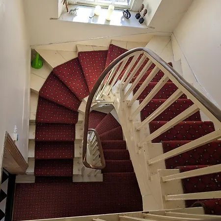 Ireland Bedroom And Office For Nomads * קאסלבלייני