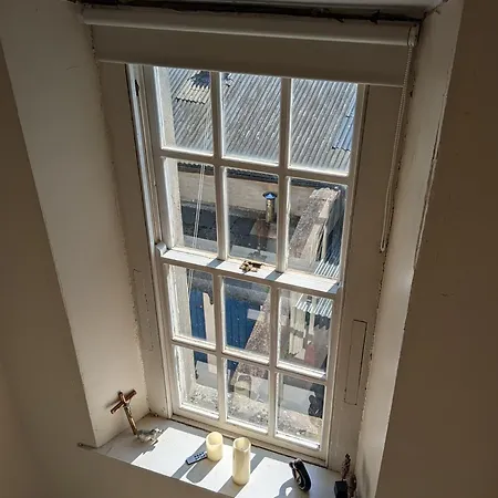Ireland Bedroom And Office For Nomads *