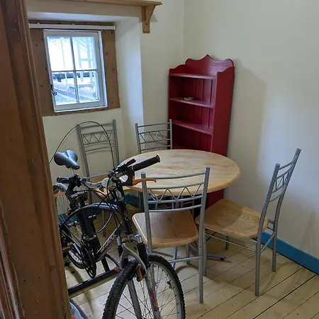 Ireland Bedroom And Office For Nomads בית אירוח